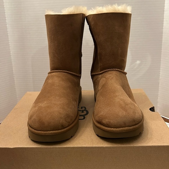 Ugg Bailey Bow Corduroy Boots size 10 women’s New in Box - Picture 2 of 14